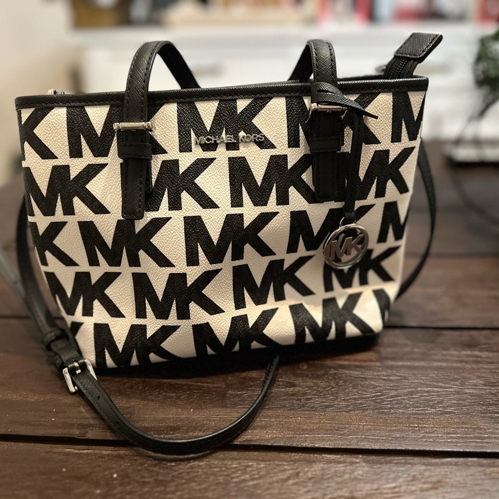 Michael Kors Jet Set Travel XS Carryall Tote Xbody MK Graphic Logo White Black - Picture 2 of 12